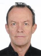 Ein Bild, das Person, Mann, darstellend, Schlips enthlt.

Automatisch generierte Beschreibung